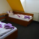 Restaurace A Lutena * Dolni Lutyne