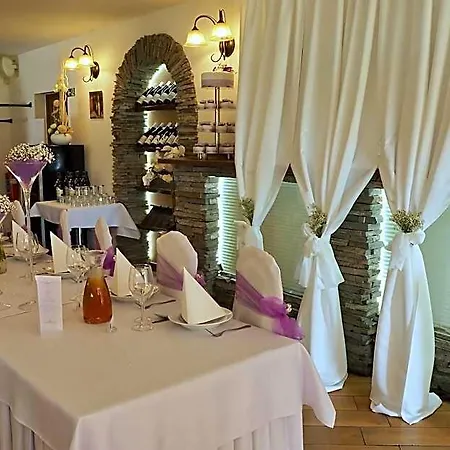 Restaurace A Lutena *