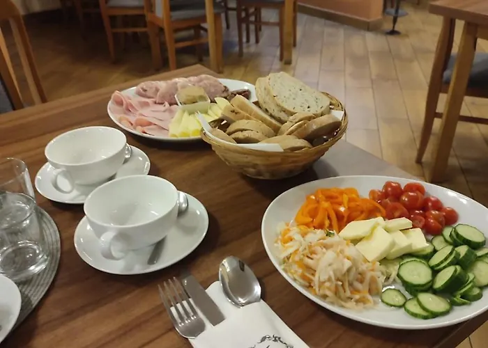 Restaurace A Lutena 여관 Dolni Lutyne