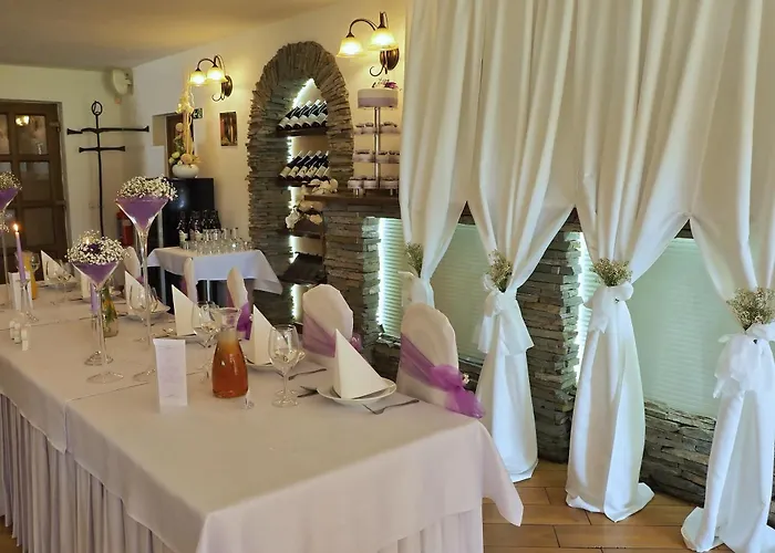 여관 Restaurace A Lutena