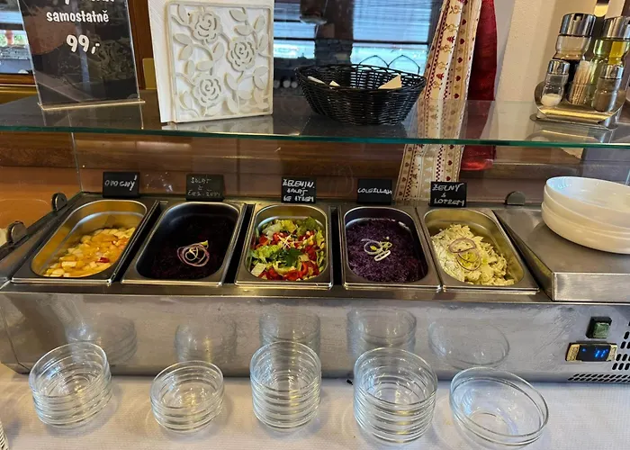 Restaurace A Lutena 여관 Dolni Lutyne
